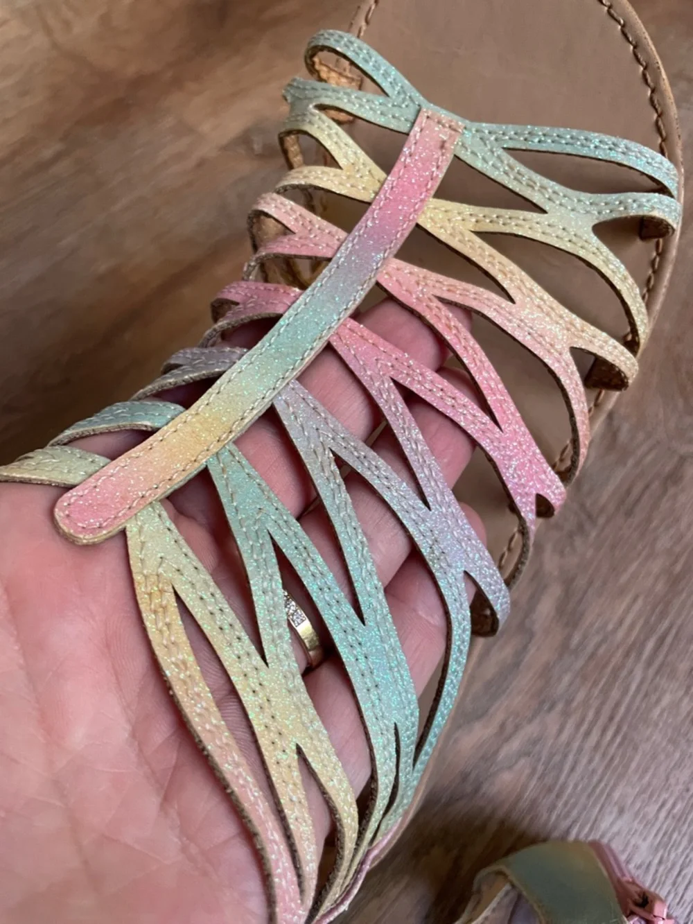 V Girls Rainbow Ombre Glitter Gladiator Sandals Strappy Back Zip Flat Size 4